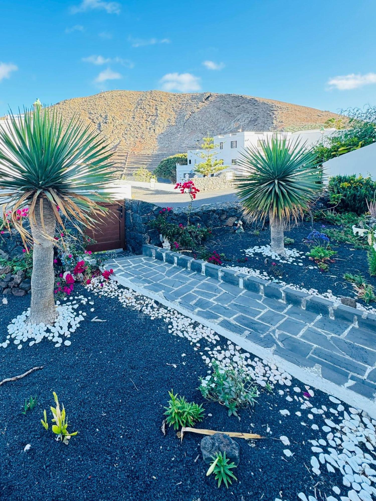 Casa Rural Yeyo En El Crater Del Volcan Tinguaton Exterior photo
